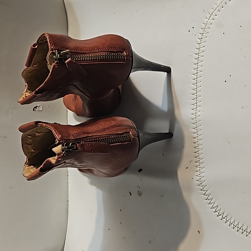 Shoes - Picture 4 of 6